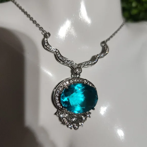 Silver and Blue Pendant Necklace 8ct 3/20/26 - Picture 3 of 9